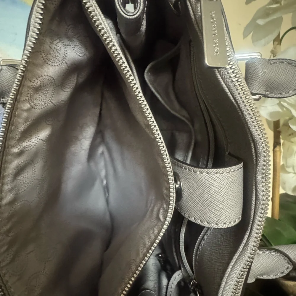 Michael Kors Elegant Gray Satchel Set - Picture 4 of 11